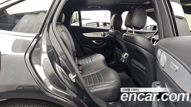 Mercedes-Benz EQC 2020 — фото 12
