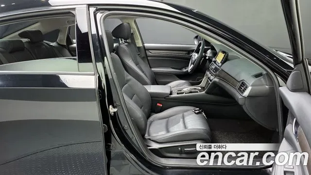 Honda Accord 2018 — фото 10