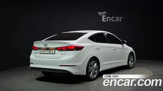 Hyundai AVANTE 2018 — фото 2
