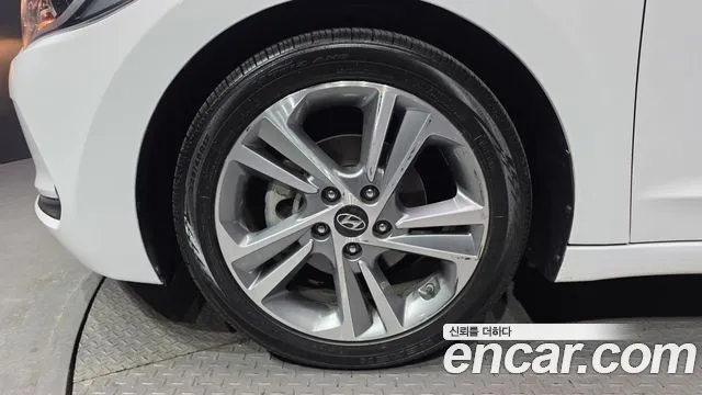 Hyundai AVANTE 2018 — фото 5