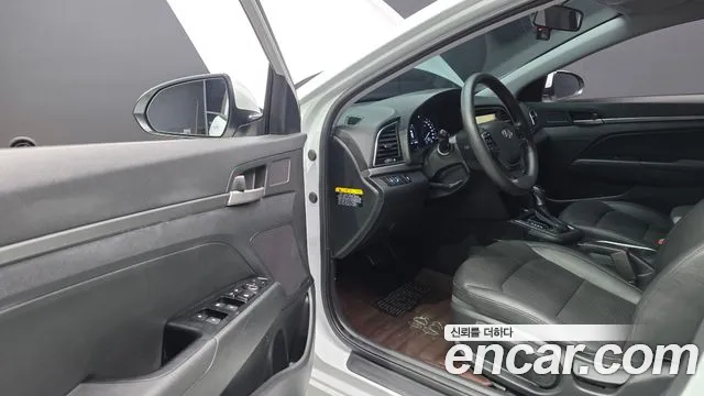 Hyundai AVANTE 2018 — фото 10