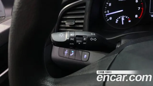 Hyundai AVANTE 2018 — фото 18
