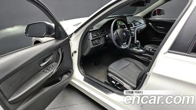 BMW 3-Series 2018 — фото 11