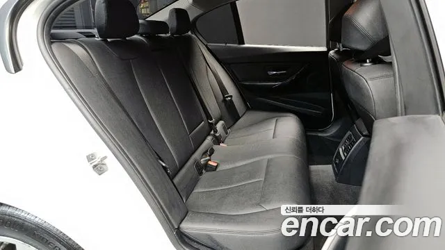 BMW 3-Series 2018 — фото 12