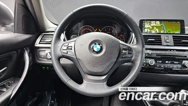 BMW 3-Series 2018 — фото 13