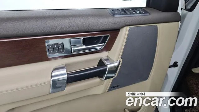 Land Rover Discovery 2016 — фото 17