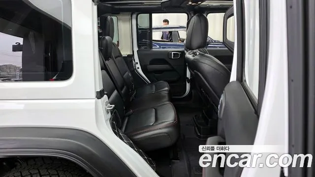 Jeep Wrangler 2021 — фото 12
