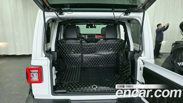 Jeep Wrangler 2021 — фото 20