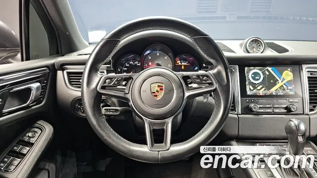 Porsche Macan 2017 — фото 13