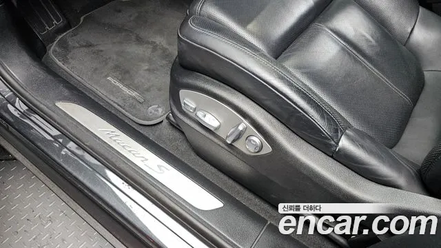 Porsche Macan 2017 — фото 17