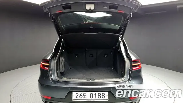 Porsche Macan 2017 — фото 20