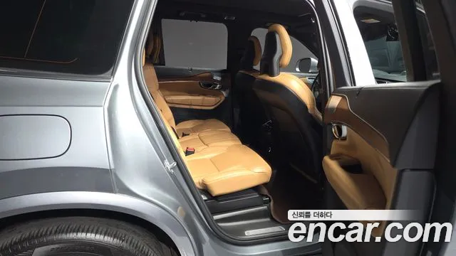 Volvo XC90 2020 — фото 12