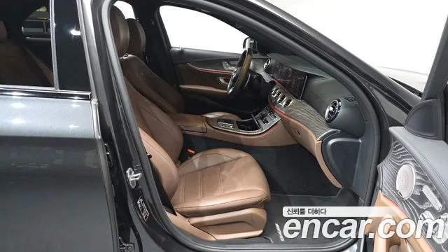 Mercedes-Benz E-Class 2023 — фото 9