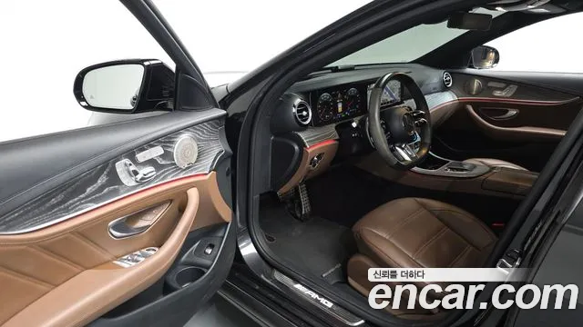 Mercedes-Benz E-Class 2023 — фото 10