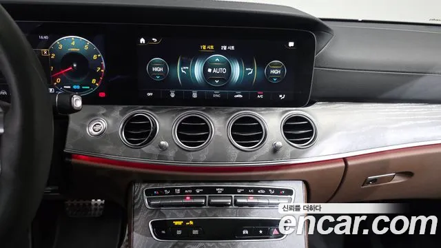 Mercedes-Benz E-Class 2023 — фото 13