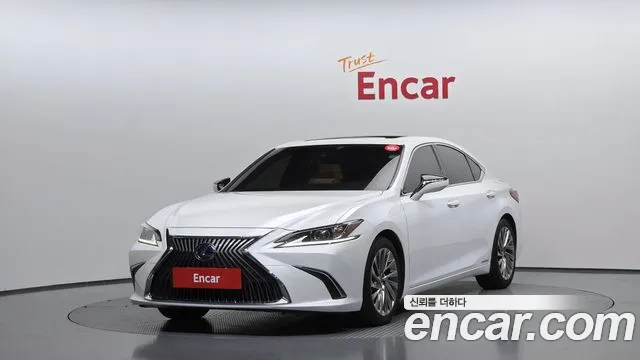 Lexus ES 2019 — фото 1