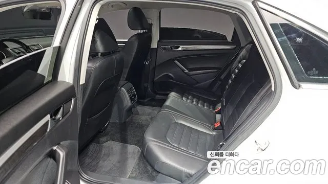 Volkswagen Passat 2018 — фото 17