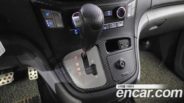 Hyundai Starex 2019 — фото 9