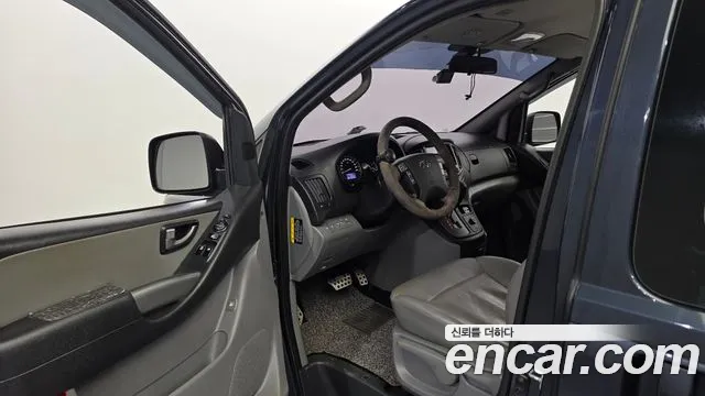 Hyundai Starex 2019 — фото 10