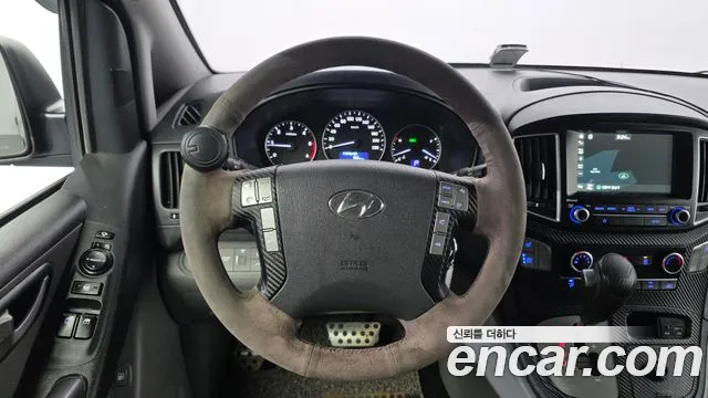 Hyundai Starex 2019 — фото 15
