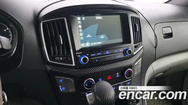 Hyundai Starex 2019 — фото 17