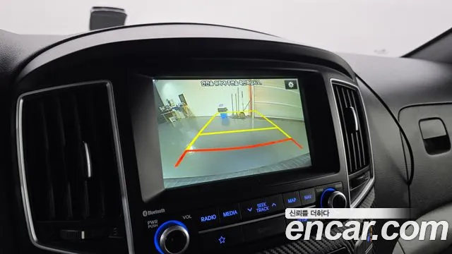 Hyundai Starex 2019 — фото 18