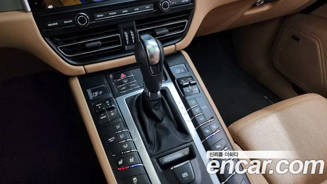 Porsche Macan 2021 — фото 9