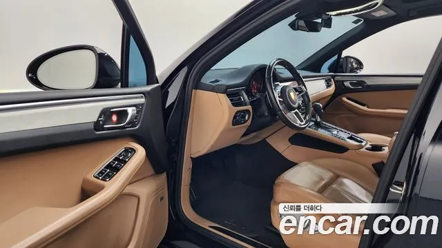 Porsche Macan 2021 — фото 10