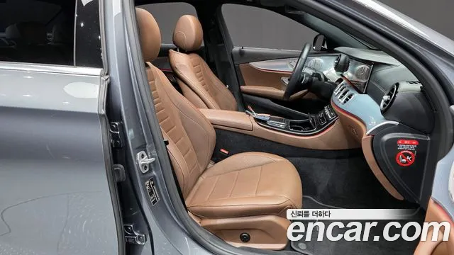 Mercedes-Benz E-Class 2021 — фото 11