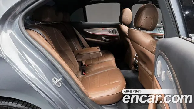 Mercedes-Benz E-Class 2021 — фото 12