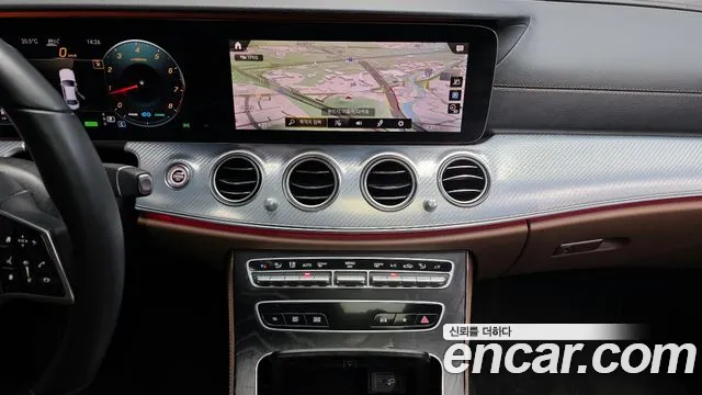 Mercedes-Benz E-Class 2021 — фото 15