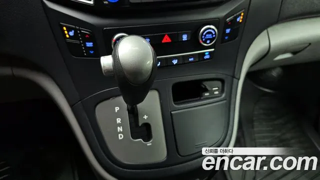 Hyundai Starex 2016 — фото 9