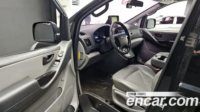 Hyundai Starex 2016 — фото 10