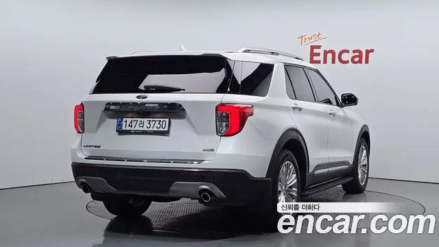 Ford Explorer 2020 — фото 1