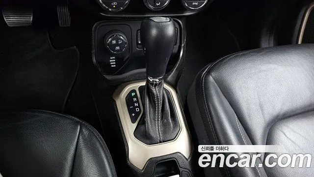 Jeep Renegade 2017 — фото 9