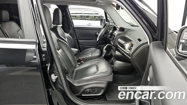 Jeep Renegade 2017 — фото 11