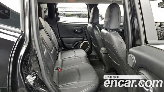 Jeep Renegade 2017 — фото 12