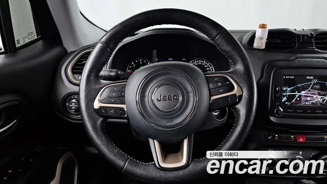 Jeep Renegade 2017 — фото 13