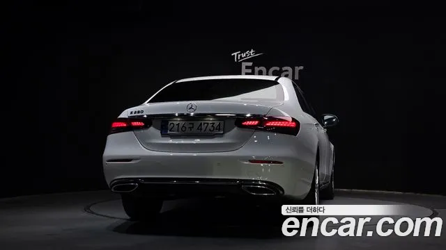Mercedes-Benz E-Class 2023 — фото 4