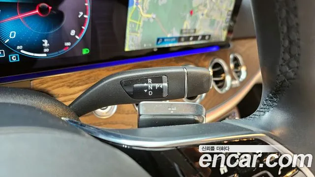 Mercedes-Benz E-Class 2023 — фото 9