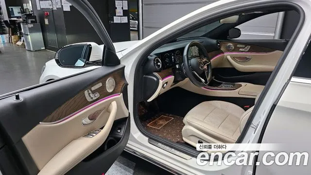 Mercedes-Benz E-Class 2023 — фото 10