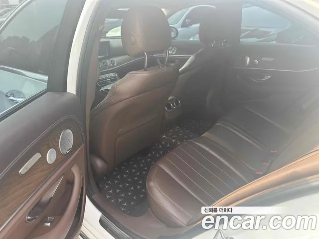 Mercedes-Benz E-Class 2018 — фото 11