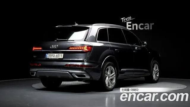 Audi Q7 2021 — фото 2