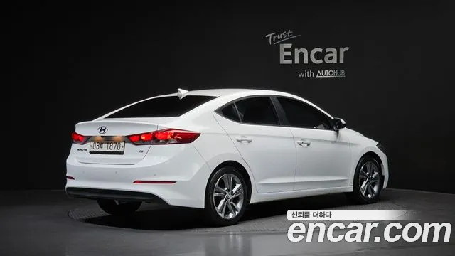 Hyundai AVANTE 2018 — фото 2