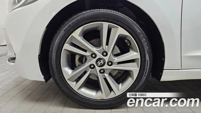 Hyundai AVANTE 2018 — фото 5