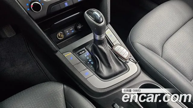 Hyundai AVANTE 2018 — фото 9
