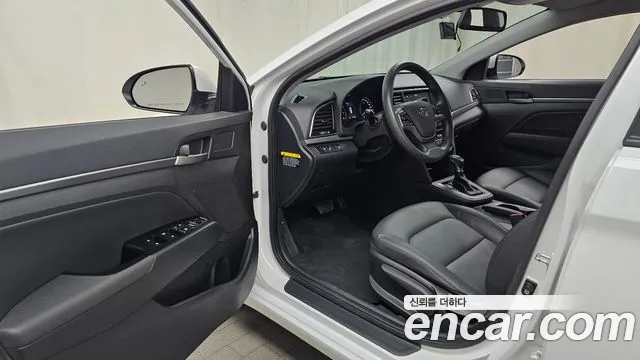 Hyundai AVANTE 2018 — фото 10