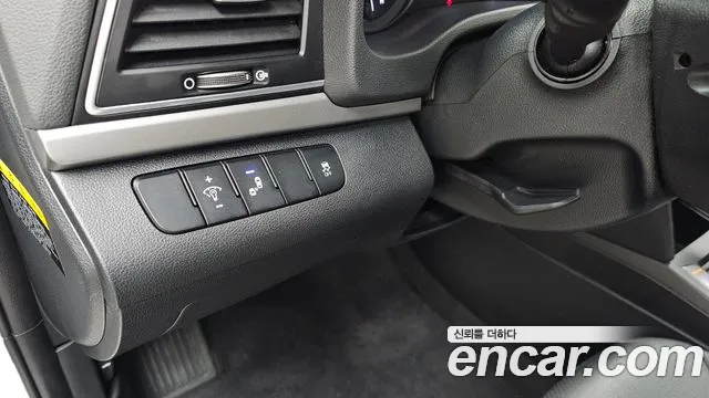 Hyundai AVANTE 2018 — фото 14