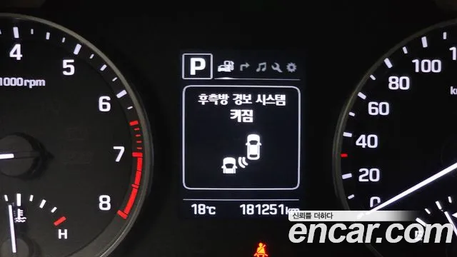 Hyundai AVANTE 2018 — фото 15
