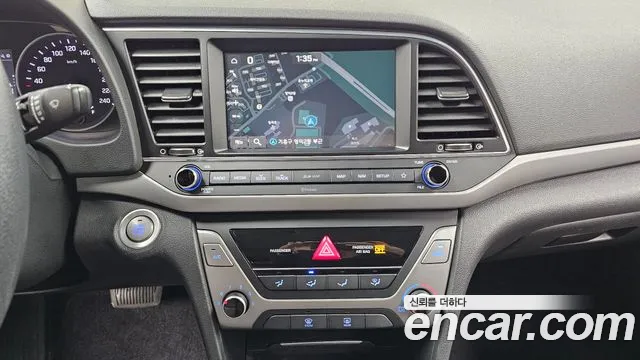 Hyundai AVANTE 2018 — фото 16